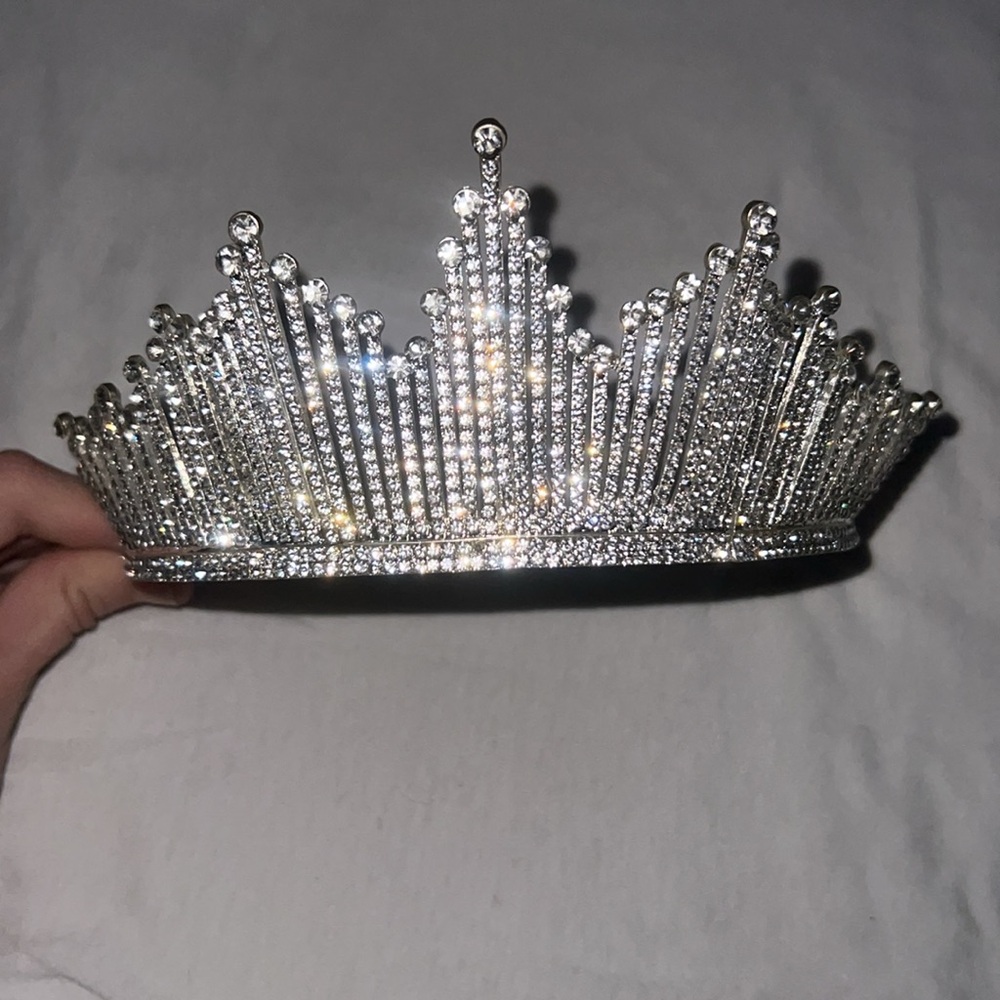 Silver Rhinestone Tiara - Picture 6 of 6